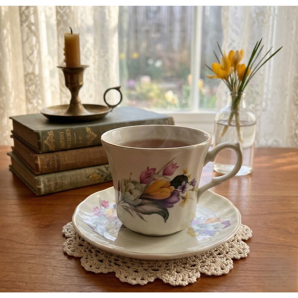 Vintage Tulip & Crocus Floral Porcelain Teacup Saucer Set Scalloped Gold Trim